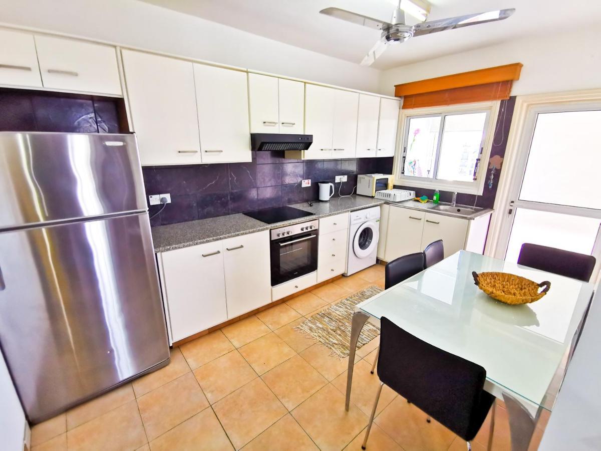 Sun Kissed Apartment Ларнака Екстериор снимка